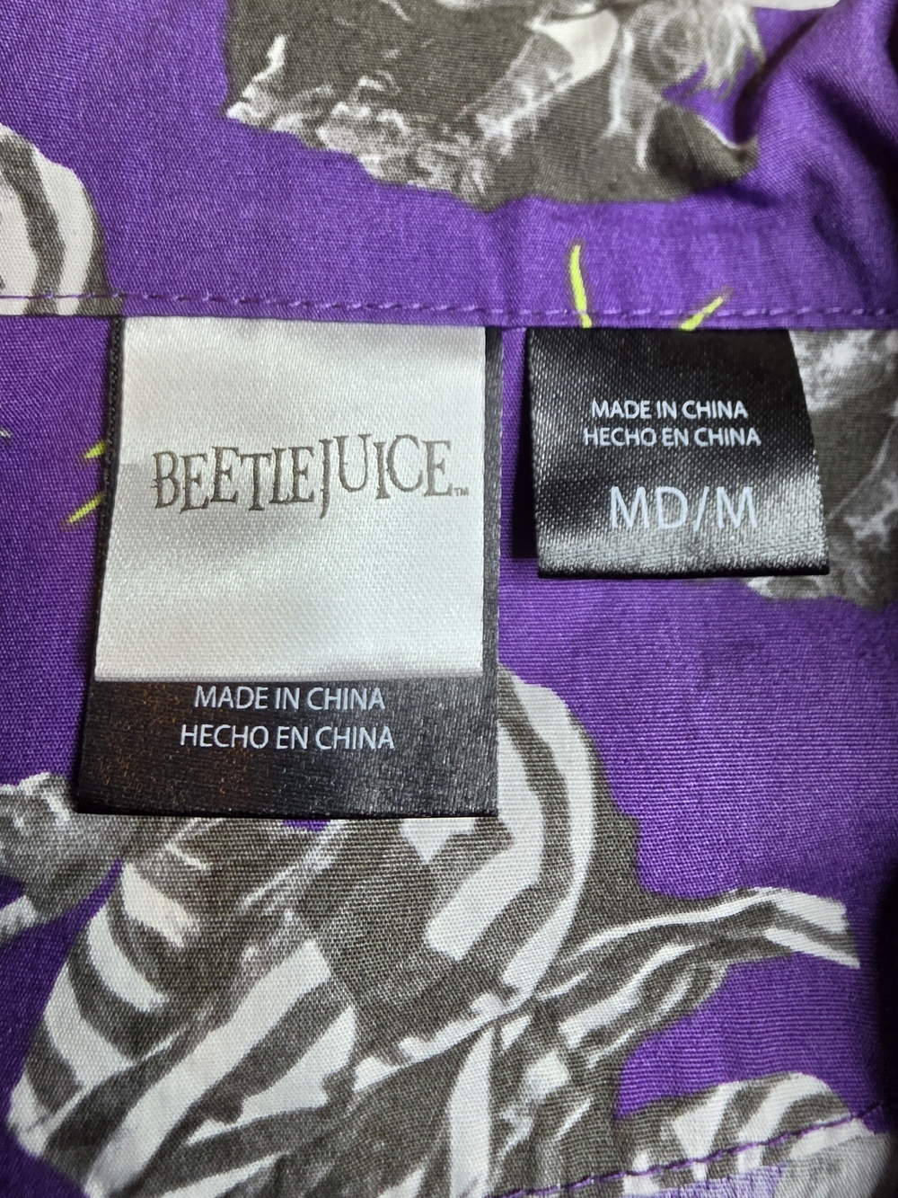 Beetlejuice Men's Purple Graphic Camp Shirt Size Medium Pattern All Over - Picture 3 of 7